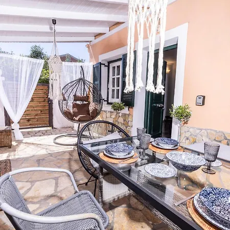 Chalet A Flower House Mantouki