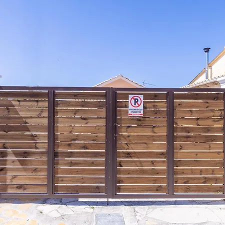 Chalet A Flower House Mantouki